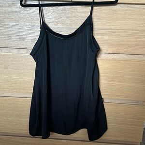 Size M polyester tank top with detailing
